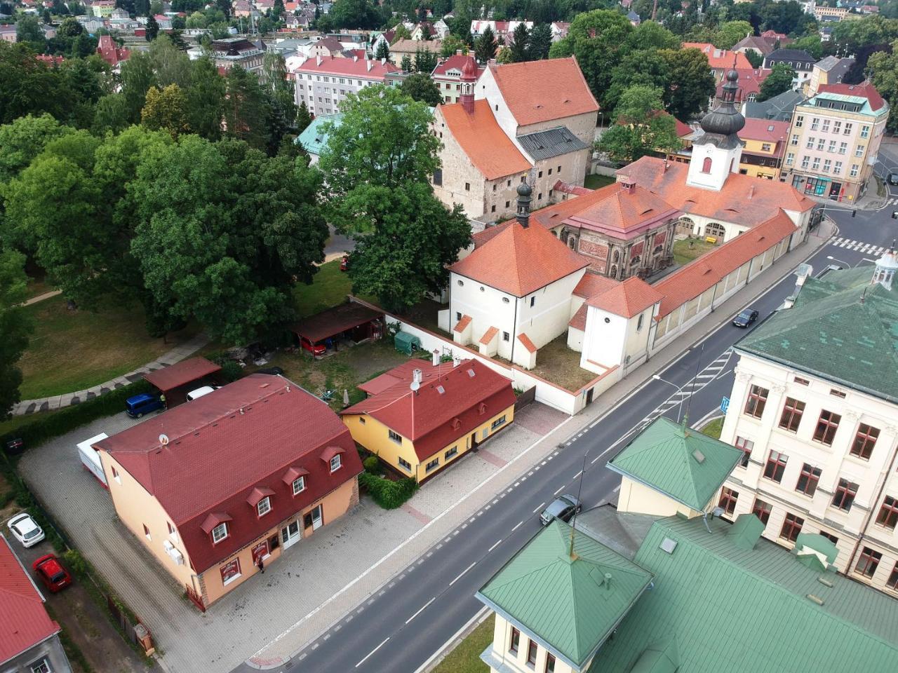 Apartman Pod Klasterem Rumburk Exteriör bild